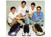 Os quatro estudantes de engenharia da Universidade Mackenzie e seu projeto Tatu, de 1995, automóvel de dois lugares com motor elétrico ou a gasolina (de motocicleta) e módulo traseiro que permite transformá-lo em sedã, furgão ou picape (fonte: 4 Rodas). 