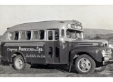 Lotação sobre caminhão Ford de chassi curto, de 1948 ou 1949, aplicado no longo trecho rodoviário entre Pelotas e Porto Alegre; note a traseira da carroceria, reservada para o transporte de mercadorias e bagagens (fonte: site showroomimagensdopassado).