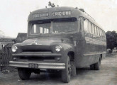 Lotação rodoviário sobre caminhão Chevrolet nacional do início da década de 60, operando na frota da empresa São José, de Urussanga (SC) (fonte: Francisco Luiz Lanzendorf / egonbus).