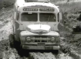 Mais um F-8 catarinense, possivelmente da mesma Reunidas, na linha Xapecó-Joaçaba (fonte: fotograma de filme Jean Manzon).