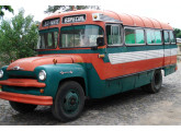 Fotografado em 2015, este rodoviário Chevrolet Brasil 1961 pertenceu à empresa Machado Jr, de São José do Norte (RS) (fonte: Régulo Franquine Ferrari).