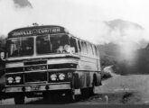 Um Eliziário em chassi LP trafegando pela antiga ligação rodoviária entre Curitiba (PR) e Joinville (SC) (fonte: Vald Assunção).