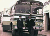 Um rodoviário Eliziário em chassi Scania com destino a Curitiba estacionado diante da primeira rodoviária de Guarapuava (PR) (fonte: Alberto Natosan).