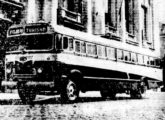 Nesta ônibus, idêntico ao da foto anterior, administradores e acionistas da empresa gaúcha Colonizadora Continental realizaram longuíssima viagem ao empreendimento agro-pastoril que em 1956 desenvolviam na região do Alto Juruena, extremo Noroeste de Mato Grosso; o deslocamento até o local (área do atual município de Conquista d'Oeste) durou oito dias; sem sucesso, o projeto seria abandonado em 1962 (fonte: Diário de Notícias). 