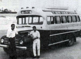 Pequeno ônibus rodoviário sobre chassi Ford alemão da Auto Viação Campos, de Camboriú (SC) (fonte: Alexandre Francisco Gonçalves / egonbus).