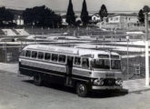 Eliziário-LP da Transporte Coletivo Forquilhinha, de Criciúma (SC), estacionado diante da Praça do Congresso, na mesma cidade. 