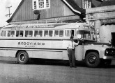 Da empresa Reunidas, de Caçador (SC) era este rodoviário sobre Ford F-600; note que, apesar dos novos para-brisas, o ônibus ainda trazia janelas laterais pequenas com colunas verticais (fonte: Marcos Kiko Letchakoski / egonbus).