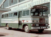 Da empresa União, de Araranguá (SC), era este pequeno ônibus rodoviário Mercedes-Benz LP com portas tipo sanfona.