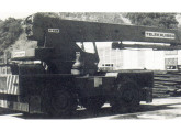 Guindaste Bantam Telekruiser-628, fabricado a partir de 1975 pela Emaq, sob licença da norte-americana Koehring.