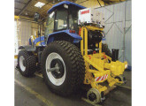 Rebocador feroviário pesado, aqui sobre trator New Holland, lançamento Empretec de 2013 (fonte: Construção Pesada).