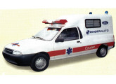 Ambulância sobre picape Ford Courier, um dos produtos da fase final da Engerauto.