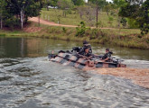Urutu em exercício militar do Exército, em 2013, no Campo de Instrução de Morro Redondo (GO) (fonte: site defesaaereaenaval).