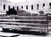 Caminhão blindado em madeira, preparado pelos revoltosos paulistas em 1924 (fonte: Expedito Carlos Stephani Bastos). 