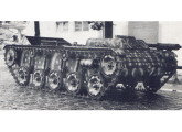 Projetado no final da década de 50 por alunos do IME, o Cutia foi o único veículo militar desenvolvido no país por mais de 30 anos; a fotografia é de 1982, mostrando a traseira do equipamento (fonte: Tecnologia & Defesa).