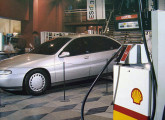 Maquete em escala 1:1 do automóvel conceitual projetado para a General Motors do Brasil, em 1994, pelo designer Paulo Konno (ESDI/UERJ) (fonte: Claudio Farias).