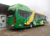 Segunda versão do ônibus, com chassi Tuttotrasporti e nova carroceria Marcopolo, colocado em operação em 2015; à esquerda, a estação de abastecimento de hidrogênio (foto: Adamo Bazani).