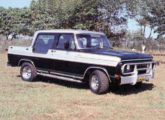 Picape Ford F-1000 de 1984, transformada em cabine-dupla pela El Rabit.