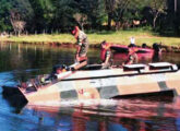 Urutu em teste de navegação realizado pelo 17o Regimento de Cavalaria Mecanizado do EB, em Campo Grande (MS) (fonte: Jorge A. Ferreira Jr.).