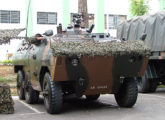 Um EE-11 Urutu em exibição pública em Juiz de Fora (MG), em agosto de 2004 (foto: Jorge A. Ferreira Jr.).