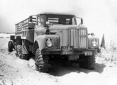 Scania LT 110 transformado em 6x6 pela Engesa, na década de 70 em testes no campo de provas do Exército, na península da Marambaia, Rio de Janeiro (RJ) (fonte: Jorge A. Ferreira Jr.).