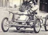 "Automóvel" construído no final dos anos 70 pelo mecânico Paulo Maria Ribeiro, de Guarulhos (SP); com mecânica de motocicleta Honda CB125, tinha dois lugares, chassi tubular, motor lateral, suspensão independente por molas helicoidais e barras longitudinais articuladas no centro do chassi; os comandos eram semelhantes aos de automóveis. Próximo do final do século, Paulo Maria prepararia para uso próprio um VW Fusca 1966 com motor Ford Maverick V8, montado na dianteira, e suspensão Chevrolet Opala (fonte: Autoesporte).