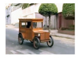 Carro de madeira construído em 1997, em Belo Horizonte (MG), pelo mecânico Fernando Fernandes; com 2,10 m de comprimento, 0,60 m de largura e somente um lugar, é acionado por motor de motocicleta de 125 cm3; rodas e o câmbio de cinco marchas à frente também vem de moto. O veículo não possui sistema de suspensão, só há freios na traseira e a marcha a ré é conseguida por impulsão... dos pés do motorista, através de uma abertura no piso do carro (imagem: Autoesporte/Vrum).