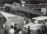 A primeira caminhonete desta série, exposta no stand da Ford no I Salão do Automóvel (fonte: Anfavea).