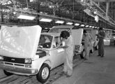 Fiat 147 na fase final de montagem em Betim.