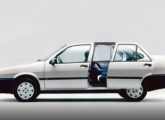 Tempra SX: em 1997 a Fiat passou a adaptar a versão básica do modelo para motoristas com dificuldade de locomoção.