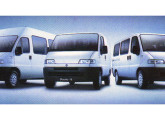 Primeira família de comerciais médios da Fiat brasileira, lançada em 2000, aqui representada pelos modelos Minibus, furgão e Combinato.