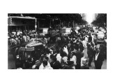Os primeiros caminhões brasileiros, apresentados em 30 de dezembro de 1949 em desfile festivo nas ruas centrais da antiga Capital Federal.