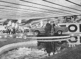 O JK foi a atração central do stand da Fábrica Nacional de Motores no I Salão (fonte: Mecânica Popular).