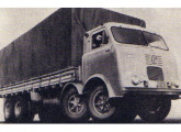 Lançado em 1972, o V-17 com 4º eixo foi o primeiro caminhão brasileiro com dois eixos direcionais.