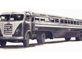 Ônibus "papa-filas" da frota da CMTC, de São Paulo, com carroceria Caio e a recém-lançada cabine-leito FNM.
