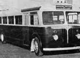 Em seus primórdios a FNV produziu ônibus urbanos, como mostra esta imagem retirada de um anúncio de 1949; o veículo da foto utilizava chassi Aclo.