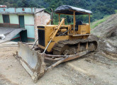 Trator de esteiras D50A-15, de 1975, resultado da joint venture entre a FNV e a japonesa Komatsu (fonte: site vehiculos.mercadolibre).