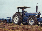 7810, com 118 cv e tração nas quatro rodas, foi o maior e um dos últimos tratores brasileiros a trazer a marca Ford.