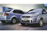 Fiesta sedã e hatch, depois da reestilização de 2007.