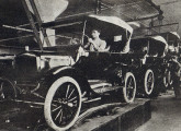 Modelo T, na linha de montagem da terceira fábrica paulista da Ford, inaugurada em 1921.