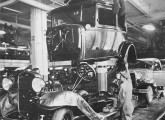 Linha de montagem do Ford Modelo A em São Paulo, em 1928.