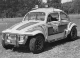 Baja bug Fuscolete 1985 em teste de Autoesporte; mais tarde os quatro faróis retangulares foram substituídos por dois circulares (foto: Autoesporte).