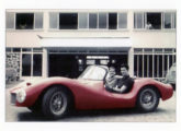 Protótipo construído em Caxias do Sul (RS), no final dos anos 60, por Luigi Giovani Longa; com chassi tubular e carroceria metálica, o carro trazia um motor Renault Gordini montado na dianteira (fonte: Henry Paulo Dias). 