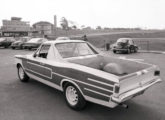 Sedã Opala transformado em picape, em 1974, por Eduardo Melo Jr., da então poderosa Equipe Holliwood; tido como primeiro "pace car" brasileiro, se destinava a prestar socorro aos pilotos da equipe nas fases de treino (foto: O Globo).