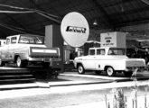 Stand da Ferrari no III Salão do Automóvel, em outubro de 1962; note o estilo sempre futurista das carrocerias (fonte: Jorge A. Ferreira Jr. / Anfavea).