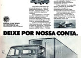 Propaganda institucional de outubro de 1973 agora assinada pela FNM, "uma empresa do grupo Alfa Romeo"; note, à direita, a imagem em movimento de um Alfa Giulia, representando o novo carro que logo lançaria no Brasil.