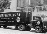 Raríssima foto dos anos 50, mostrando um pioneiro FNM com cabine 800 BR e reboque Fruehauf (fonte: Pepi Scharinger / Werner Keifer).