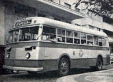 Ônibus Ford da antiga operadora carioca Empresa de Transportes Urbanos e Rurais, em novembro de 1946 estreando a nova linha Praça Mauá-Aeroporto (Santos Dumont) (fonte: Automóveis & Acessórios).