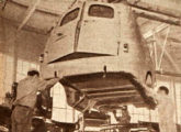 Na nova fábrica, montagem de um furgão F-3 sobre seu chassi (foto: O Cruzeiro).