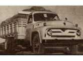 Caminhão F-600 com a nova cabine nacional; a foto foi retirada de uma propaganda Ford de julho de 1955.