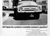 Quase uma década depois, em 1966, a Ford lembraria nesta propaganda ter sido a primeira a produzir um caminhão a gasolina no país (fonte: Jorge A. Ferreira Jr.).